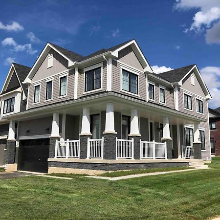 Large 5 Bedroom Newly Built Home Sleeps 12 Persons Thorold Bagian luar foto