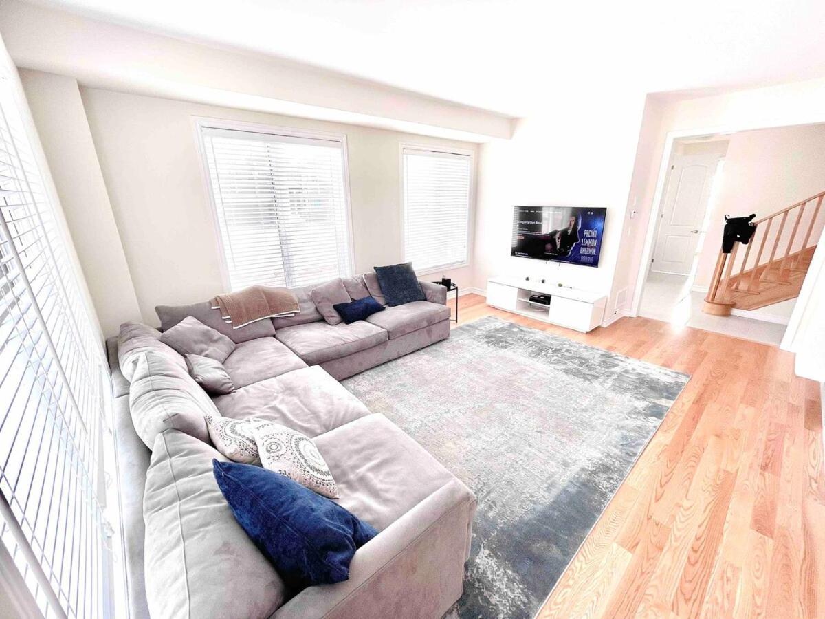 Large 5 Bedroom Newly Built Home Sleeps 12 Persons Thorold Bagian luar foto