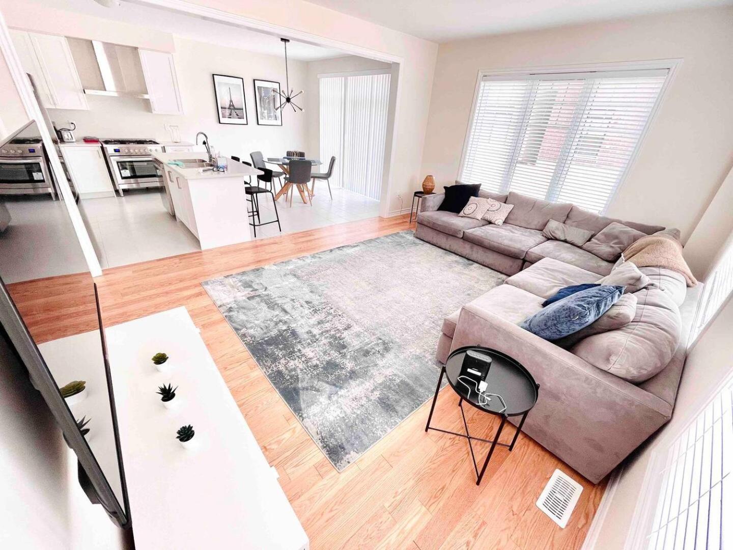 Large 5 Bedroom Newly Built Home Sleeps 12 Persons Thorold Bagian luar foto