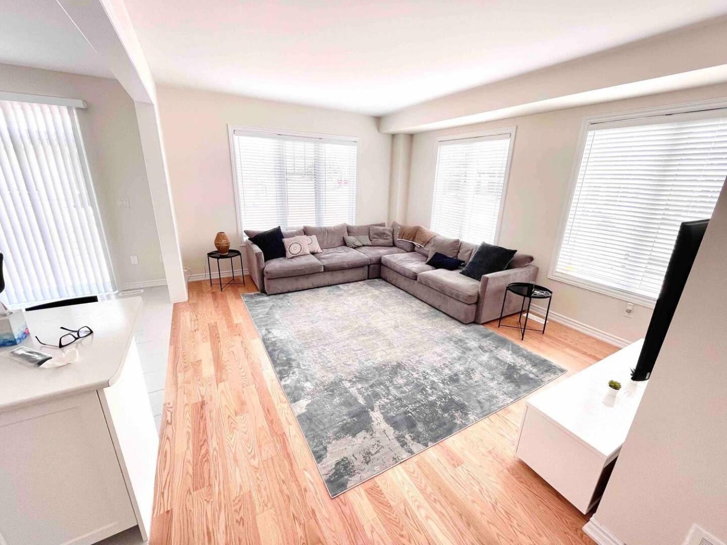 Large 5 Bedroom Newly Built Home Sleeps 12 Persons Thorold Bagian luar foto