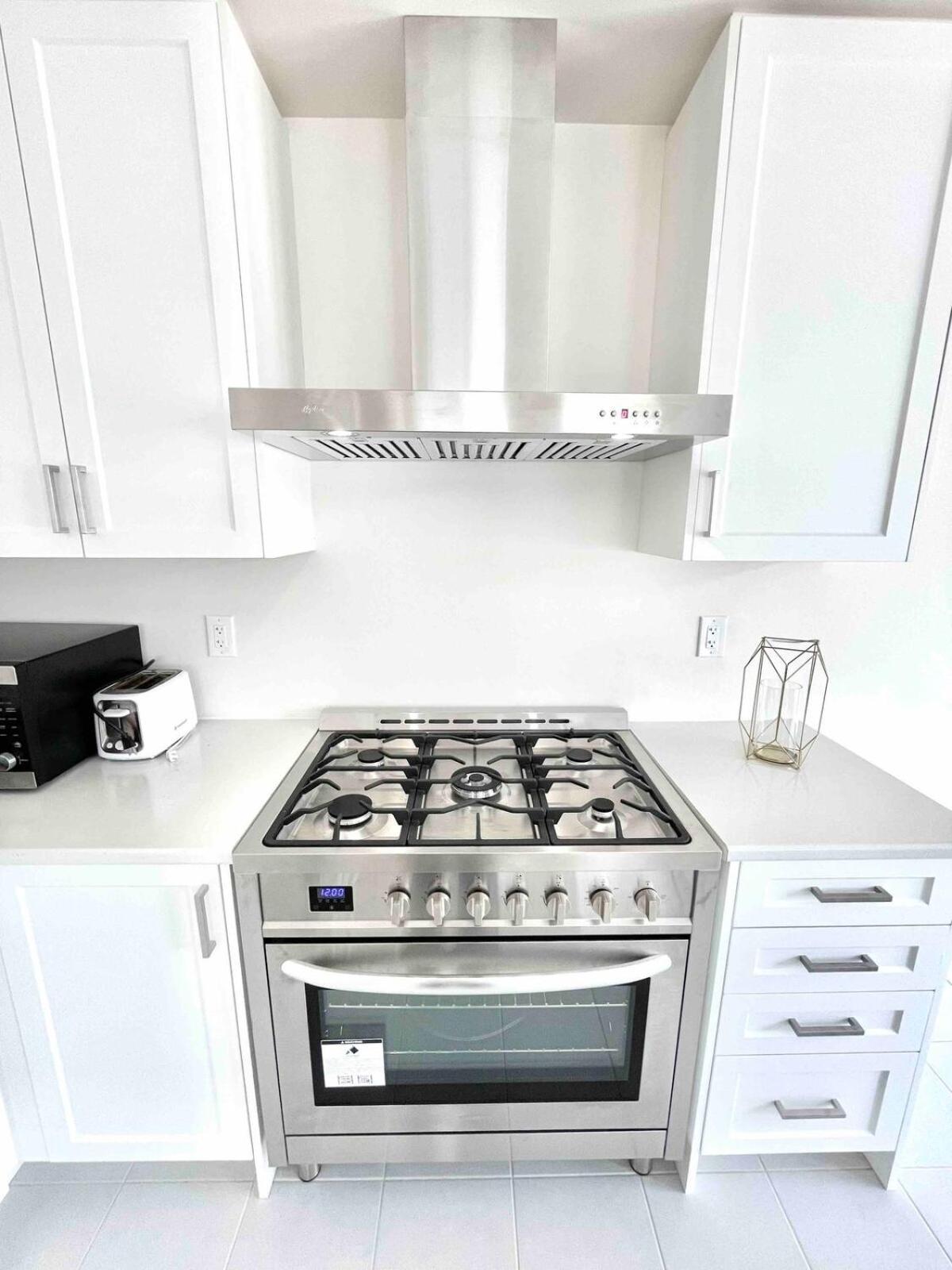 Large 5 Bedroom Newly Built Home Sleeps 12 Persons Thorold Bagian luar foto