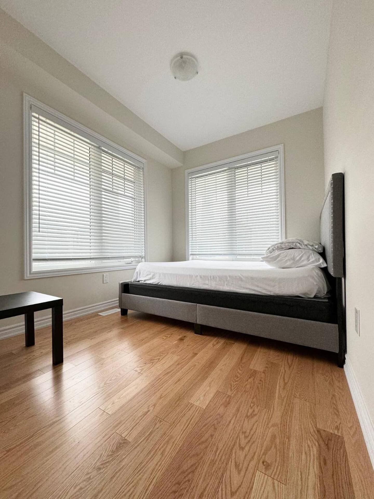 Large 5 Bedroom Newly Built Home Sleeps 12 Persons Thorold Bagian luar foto